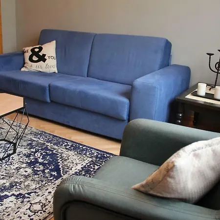Centrally Located Designer Apartment *
